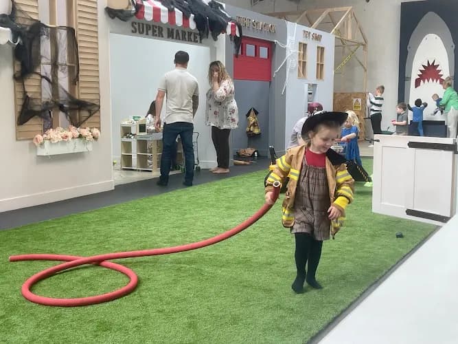 Le Petit Playhouse
