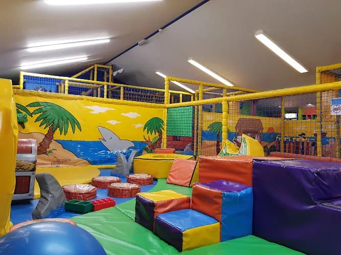 Dizzy Rascals play centre Laurencekirk